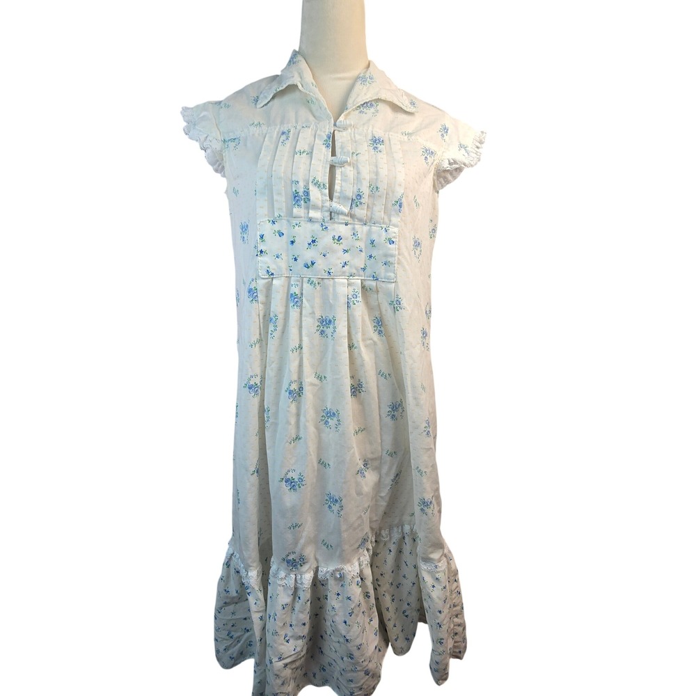 1960's Vintage White Blue Floral Nightgown Lace‎ Trim Pleated Toggle Womens